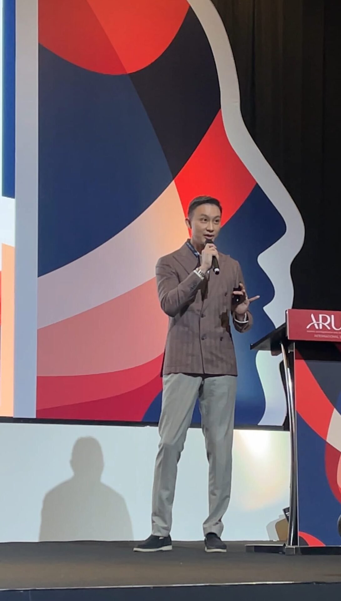 dr. Edwin Tanihaha, Sp.KK., Dip.AAAM., M.Kes., FKCCS, Dip. Aesthetic Medicine, FINSDV, FAADV Soroti Peran PCL dalam Skin Rejuvenation dan Acne Scar Management